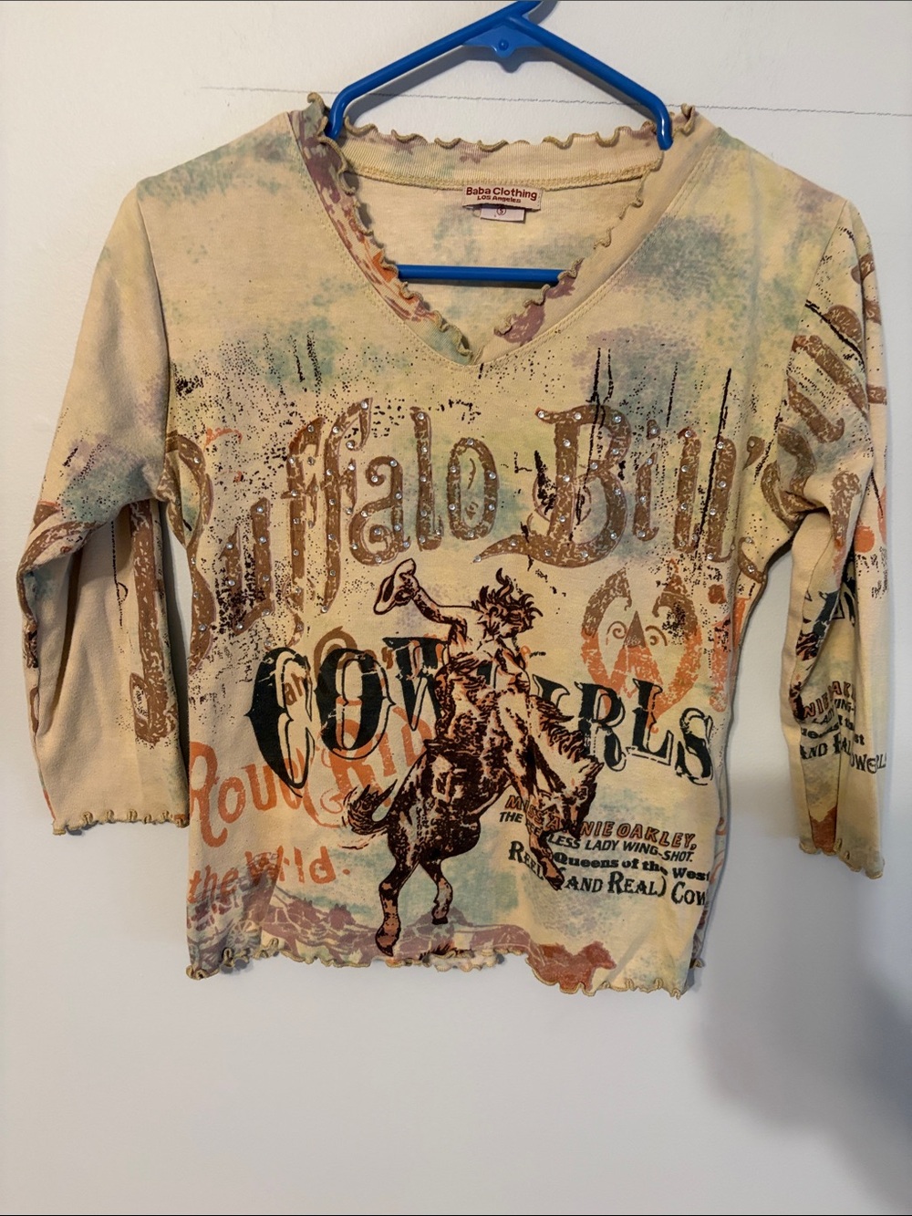 Baba of Los Angles.Buffalo Bill Cowgirls Graphic 3/4 Top. Vintage. SM. 💯 cotton